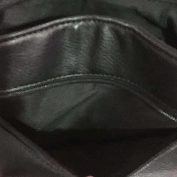 Chic Black faux Leather Shoulder Bag - Picture 2 of 6